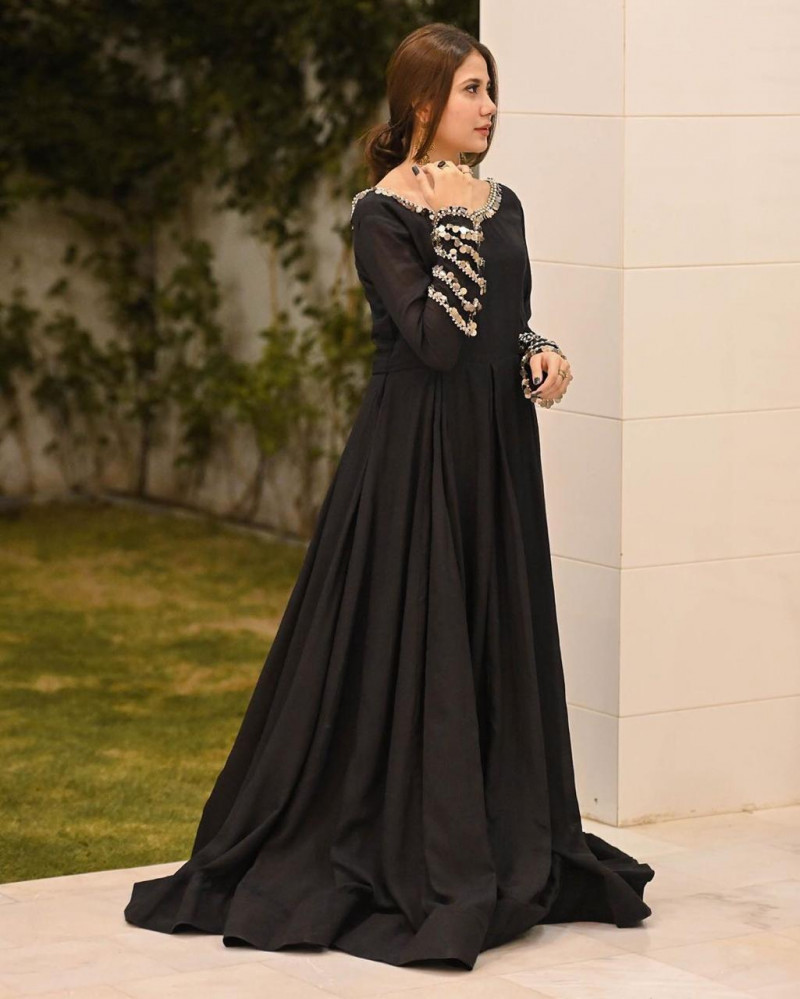 black colour simple gown