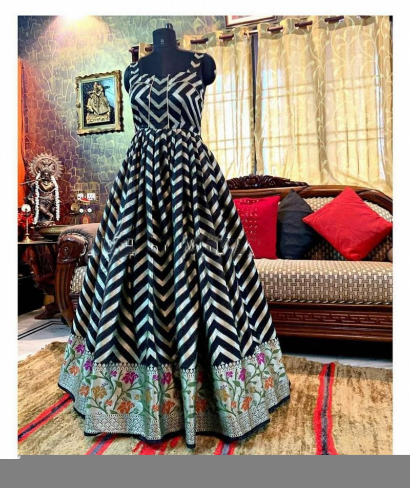 black colour simple gown