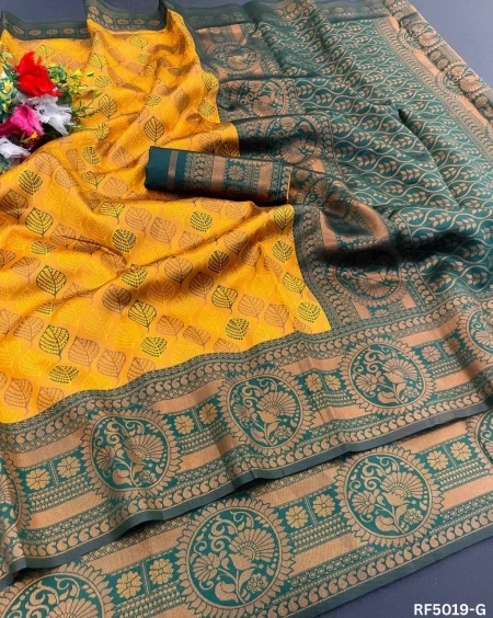 Golden Hour Glam: Rich Kanjivaram Silk Magic!