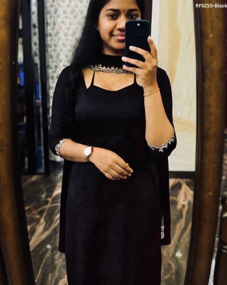 Elegant Georgette Kurti with Embroidered Dupatta!