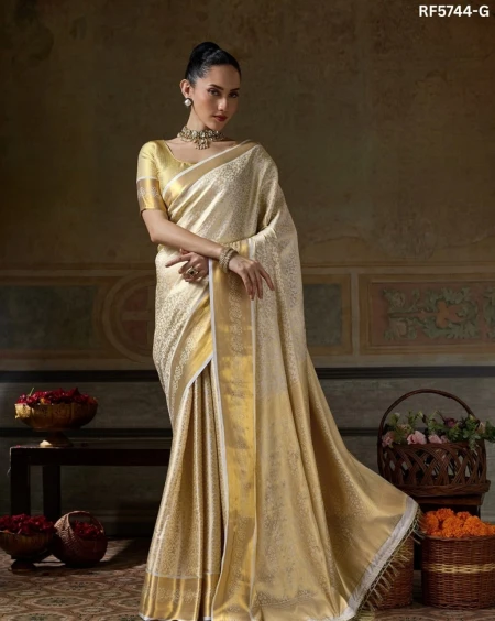 Elegant Kanchivaram Silk Saree with Unstitched Blouse – Classic Traditional Wear!