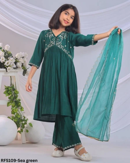 Elegant Kid’s Kurti Set with Heavy Embroidery & Dupatta!