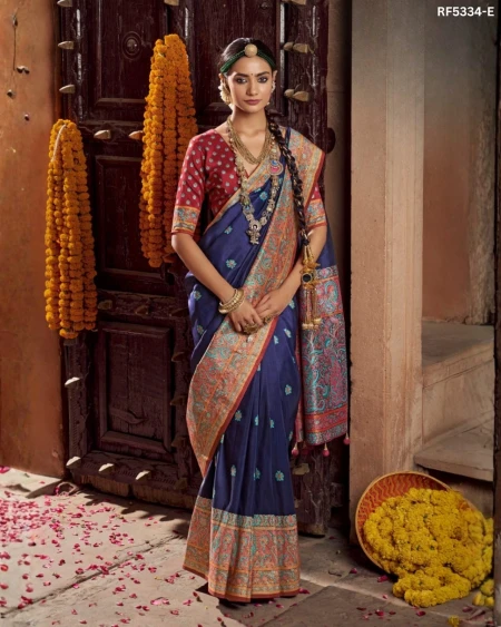 Elegant PV Silk Saree with Floral Border & Pallu Weaving!