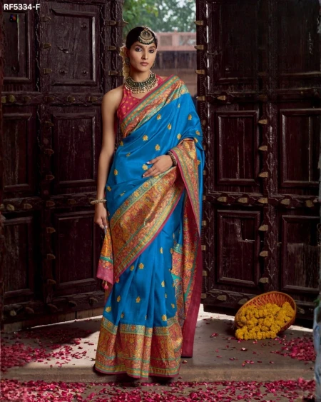 Elegant PV Silk Saree with Floral Border & Pallu Weaving!