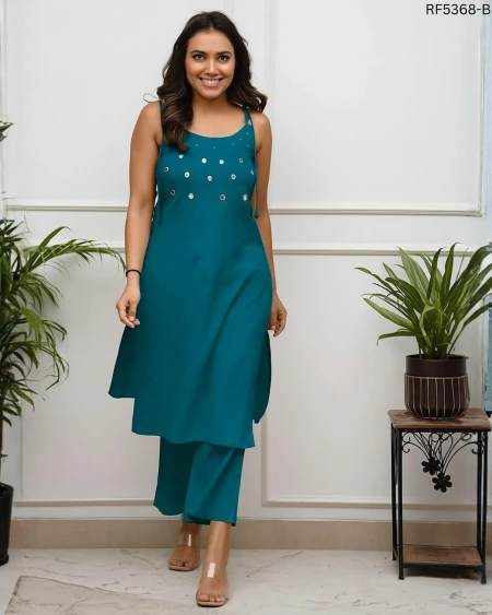 Stylish Slub Cotton Sleeveless Kurti Pant Set with Mirror Work!