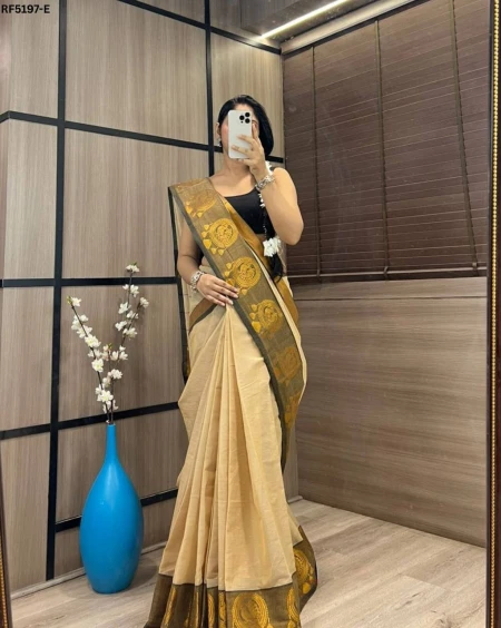 Elegant Sautha Cotton Silk Saree with Attached Banglori Blouse!