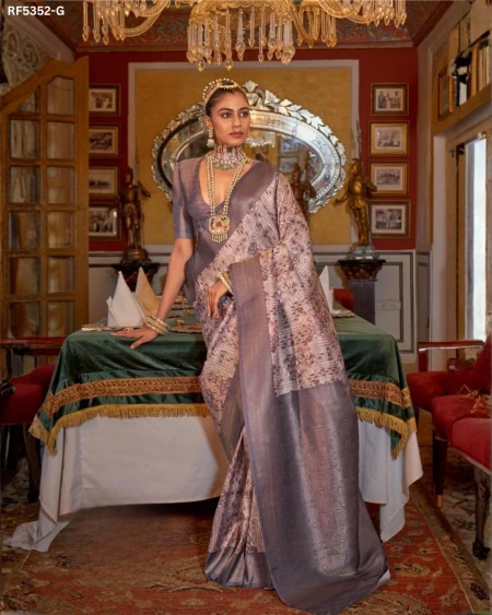 Drape the Joy of Festivals 💖 PV Silk Woven Saree!