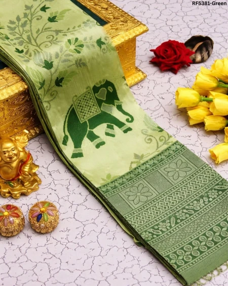 Elegant Silk Saree with Floral Meena Design & Matching Silk Blouse!