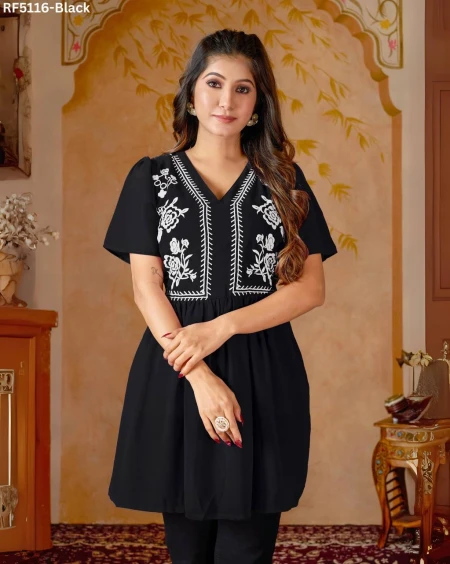 Trendy Women’s Georgette Top – Festive & Casual Ready!