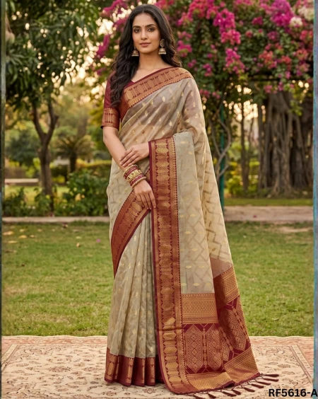 Cotton Saree with Elegant Zari Work !