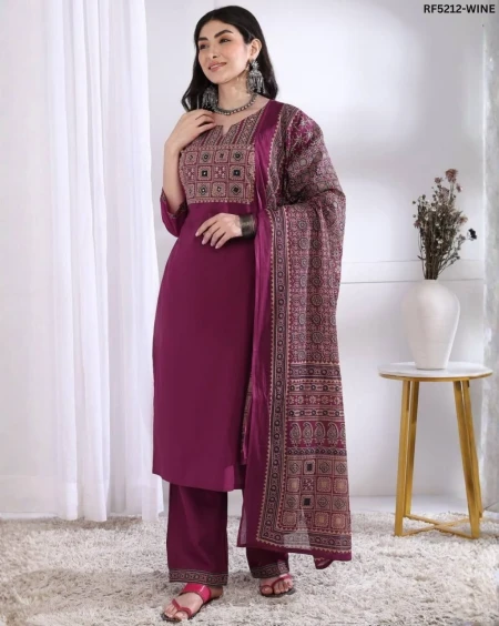 Stylish Rayon Slub Kurti Set with Printed Neck Patch & Chanderi Dupatta!