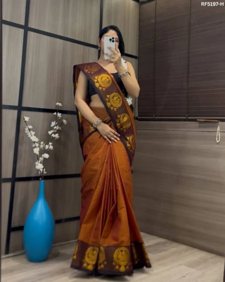 Elegant Sautha Cotton Silk Saree with Attached Banglori Blouse!