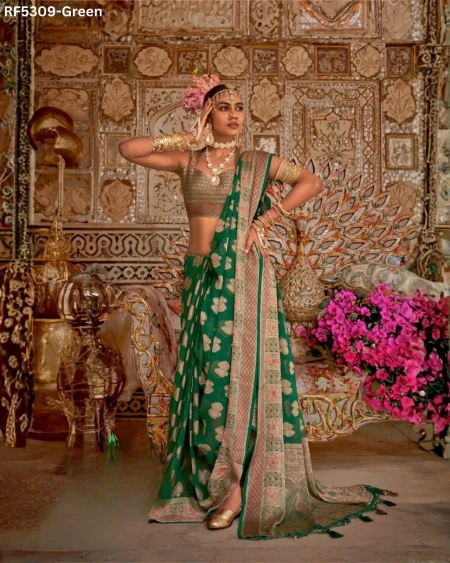 Effortless Elegance – Georgette Saree with Rich Jacquard Weaving!