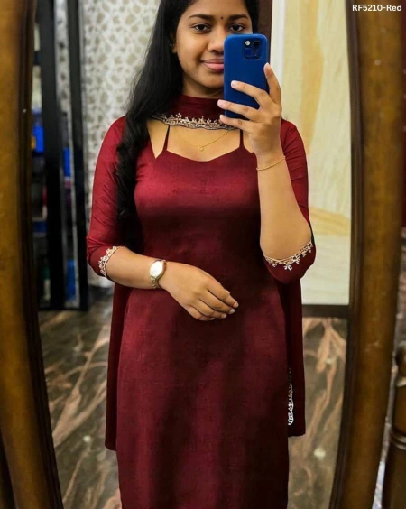 Elegant Georgette Kurti with Embroidered Dupatta!