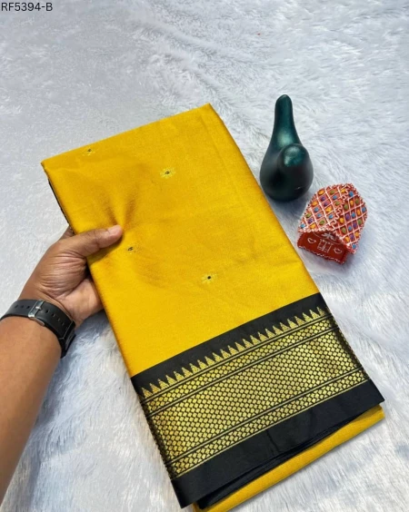 Elegant Aura Silk Saree with Rich Zari Weaving & Matching Blouse!