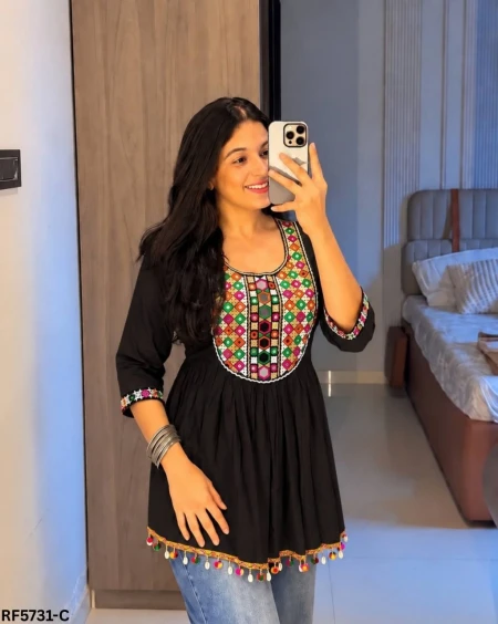 Heavy Rayon Short Kurti with Gamthi Lace, Kodi Lace & Real Mirror Work!