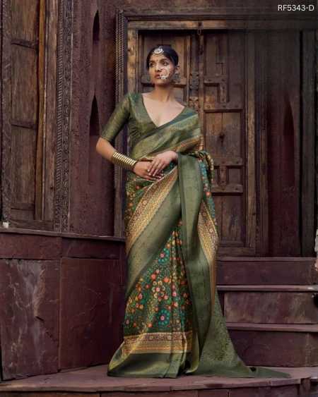 Royal Weaves of Elegance – PV Silk Saree with Paisley Woven Design!