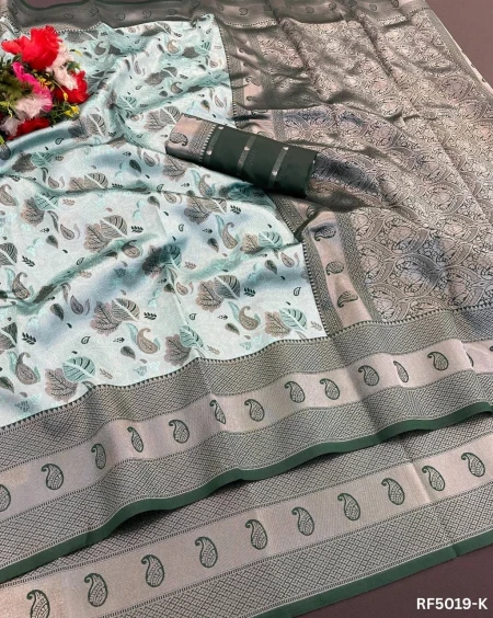 Golden Hour Glam: Rich Kanjivaram Silk Magic!