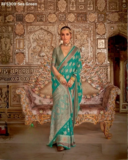 Effortless Elegance – Georgette Saree with Rich Jacquard Weaving!