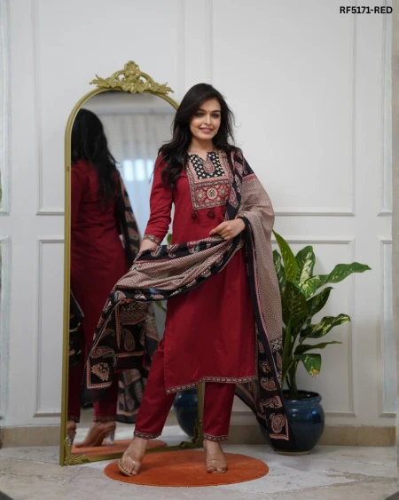 Roman Slub Kurti Set with Hand Work!