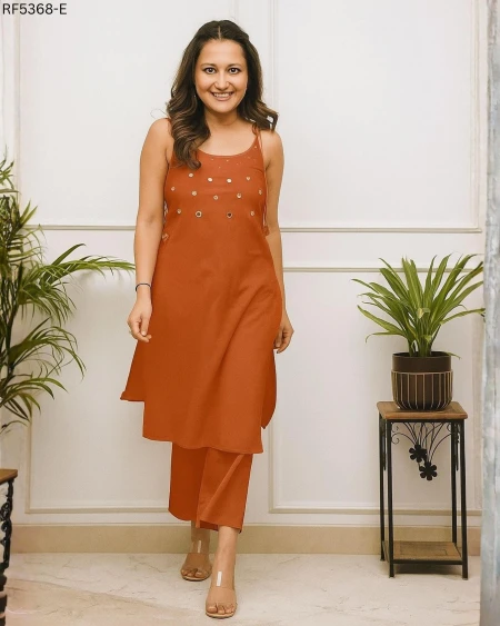 Stylish Slub Cotton Sleeveless Kurti Pant Set with Mirror Work!