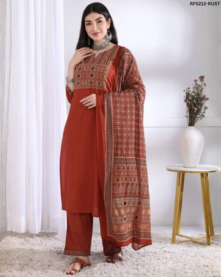 Stylish Rayon Slub Kurti Set with Printed Neck Patch & Chanderi Dupatta!