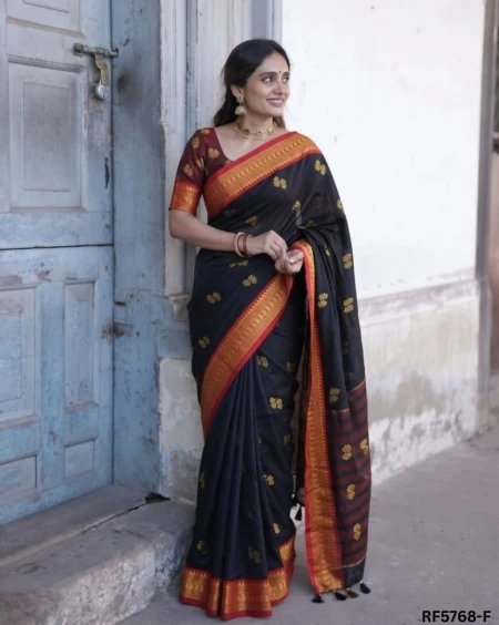 Elegant Cotton Silk Saree with Unstitched Blouse –Traditional Wear!