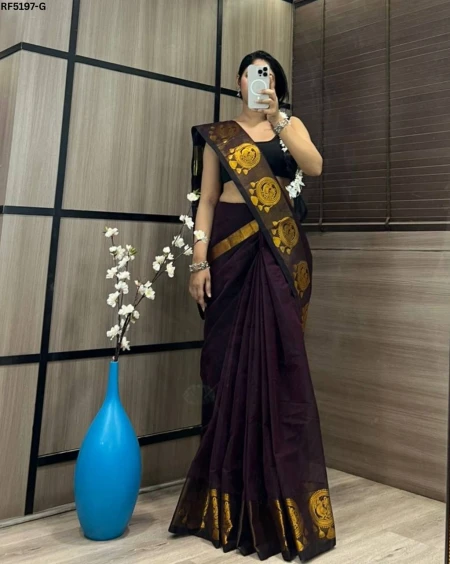 Elegant Sautha Cotton Silk Saree with Attached Banglori Blouse!