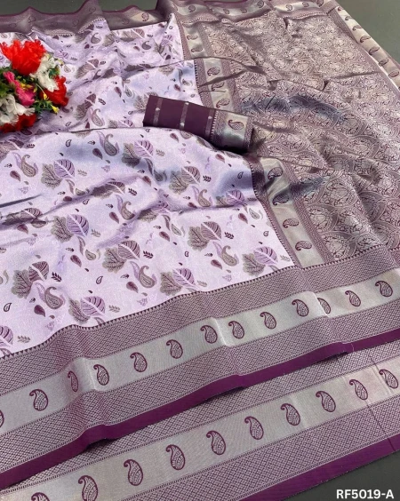 Golden Hour Glam: Rich Kanjivaram Silk Magic!