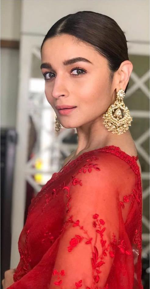 Alia Bhatt In Red Saree Vastraqueen With the festive season knocking at our doors, looking good in colourful kurtis and saris goes along. alia bhatt in red saree vastraqueen