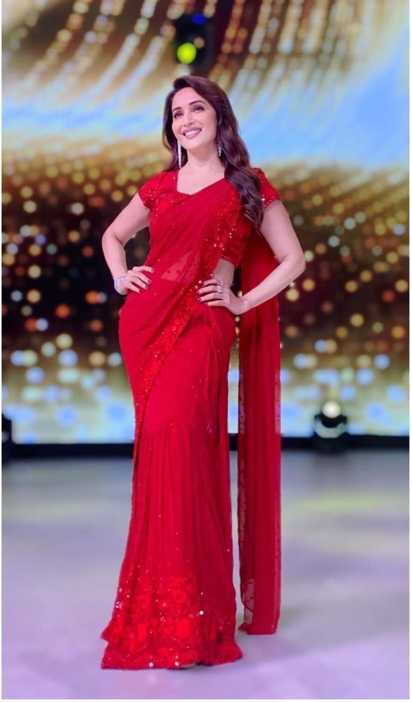 Bollywood Style Ruffle Red Saree Vastraqueen Vastraqueen is the best online shopping app to shop ethnic wear collections for sarees, salwar kameez, indo western, shape wear, combo set, jewelry. bollywood style ruffle red saree