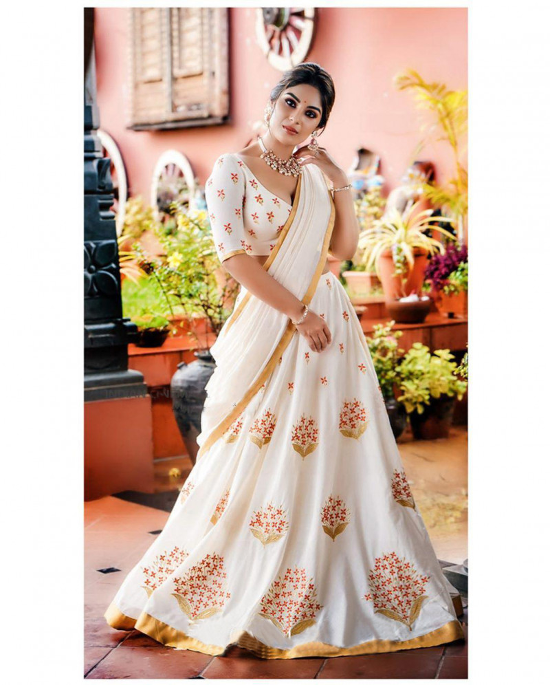 Indian Wedding White Color Lehenga Choli 2021 Vastraqueen In today's video i'm going to share this beautiful sa lehnga with you guys wo b in just rs.1699. color lehenga choli 2021 vastraqueen
