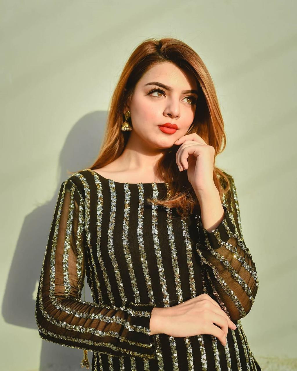 Dazzling Designer Black Color Kurti Vastraqueen .desicouture #southasianfashion #indianoutfits #vastraqueen #lehengablouse #indianfashion #chaniyacholi #designerblouse #latkans #lehengainspiration #lehengagoals #lehengasmumbai. dazzling designer black color kurti