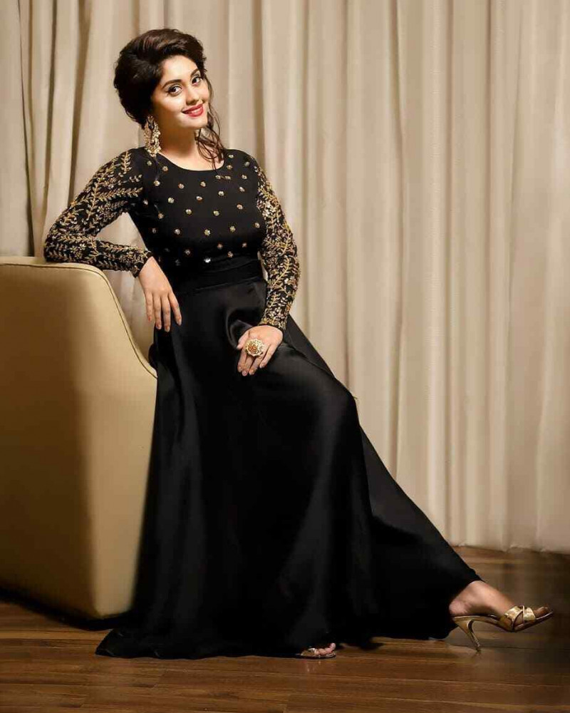Demanding Black Color Embroidered Gown Vastraqueen According to alexa, it has a global traffic rank of #259,946 globally. demanding black color embroidered gown