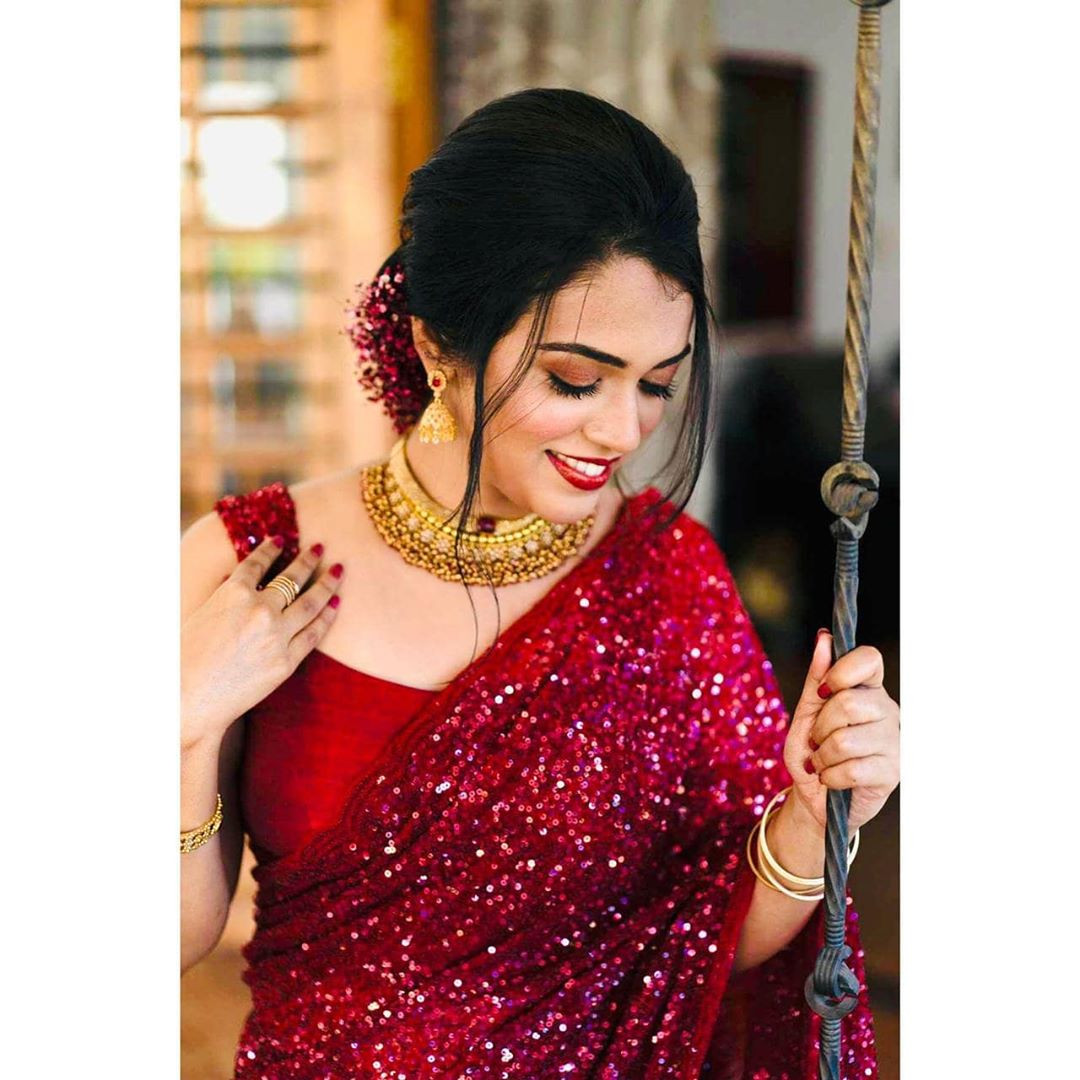 Heavy Red Sequin Saree In India Vastraqueen Embroidered sequins fabric material flat silk in waves pattern. heavy red sequin saree in india