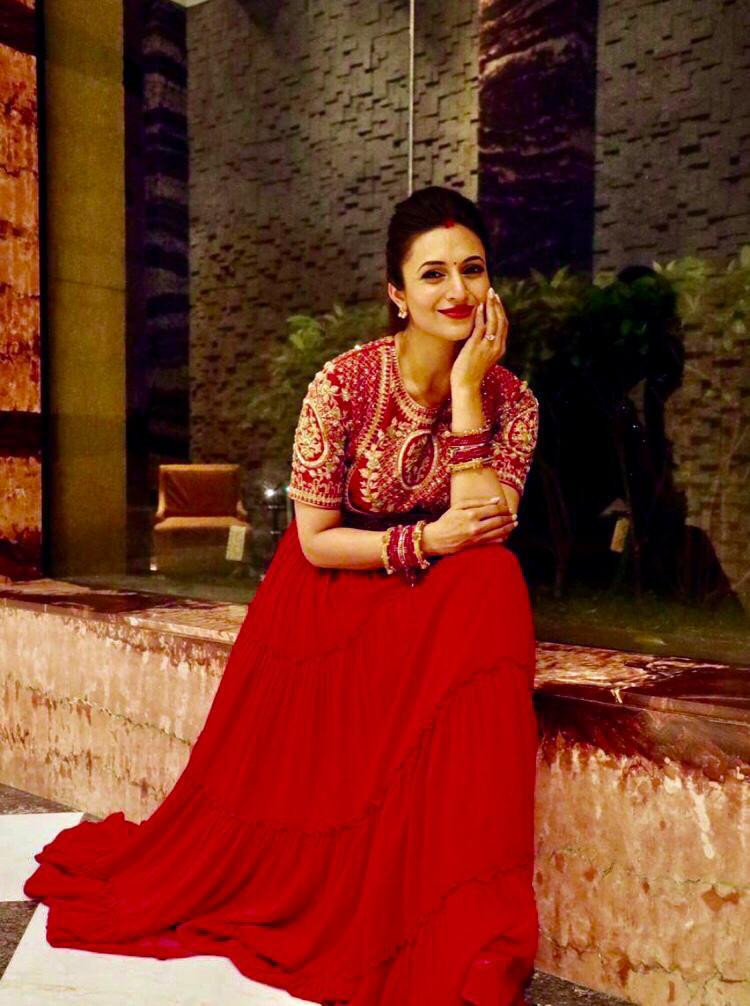 Divyanka Tripathi Red Long Gown Vastraqueen Born 14 december 1984), is an indian actress who works in hindi television. divyanka tripathi red long gown