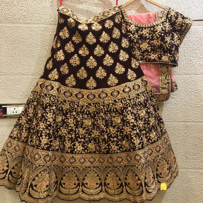 Designer Maroon Bridal Lehenga Choli With Net Dupatta Vastraqueen Since bridal lehengas are the limelight of any bangaledshi weddings and make any woman a center of attention. designer maroon bridal lehenga choli