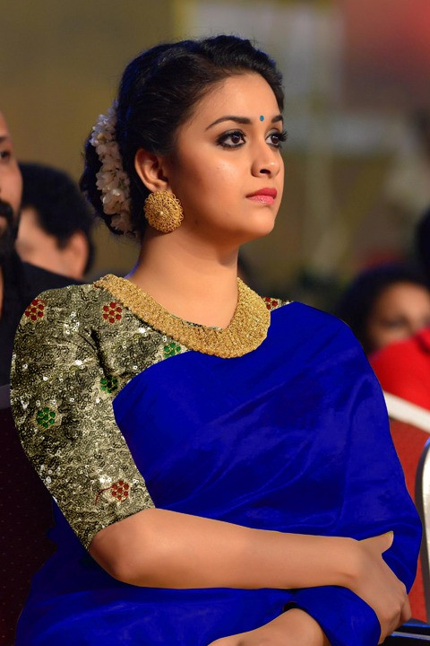 Royal Blue Saree With Black Blouse Image Of Blouse And Pocket The royal blue wrapped fabric looks extremely elegant and gave her a full party look. royal blue saree with black blouse