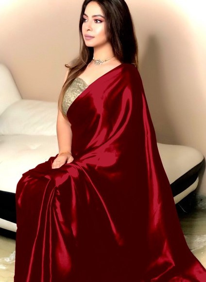 Maroon blouse and golden saree Clearance