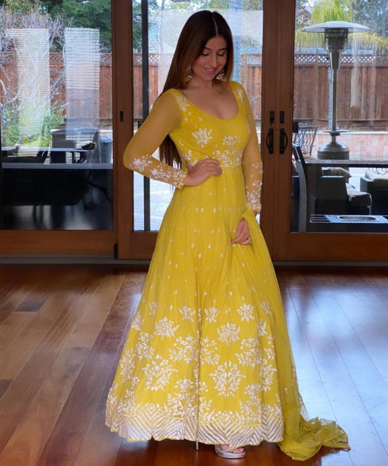 Vastra Queen Adorning Yellow Party Wear 